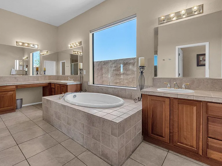 1715 W Ainsworth Dr — Photo 29