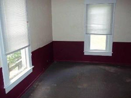 4th image of 82 S Wheatland Ave