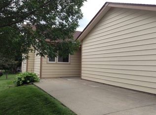 224 Parkside Ln, Lincoln, NE 68521