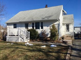 8 Cabot Pl, Iselin, NJ 08830