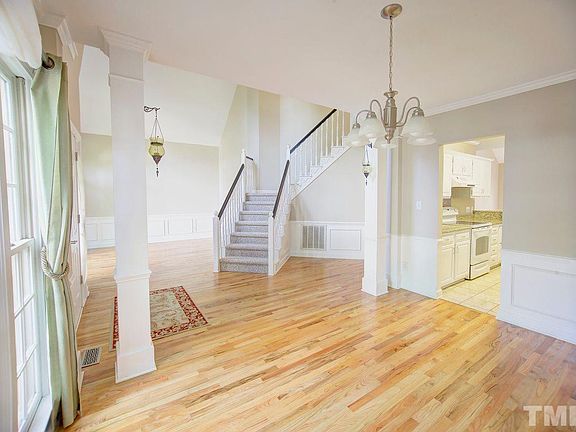 3rd image of 4003 Peachway Ct