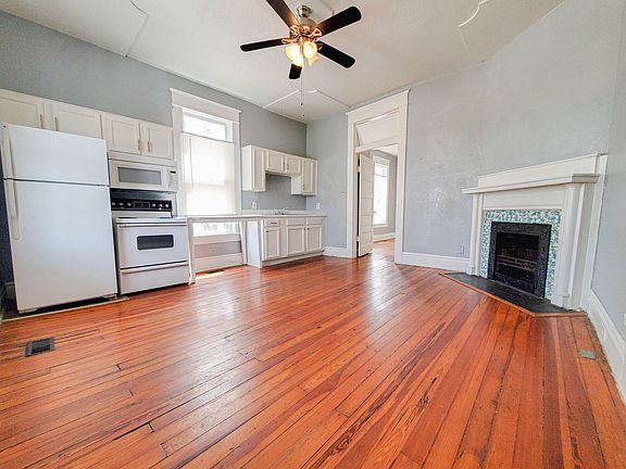 5th image of 120 4th St APT A