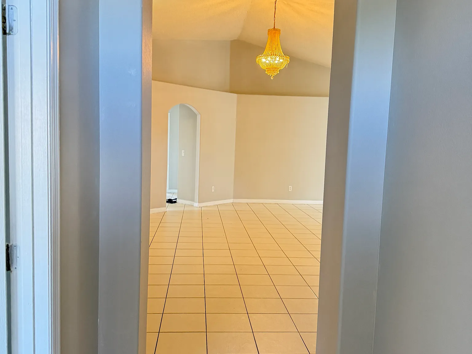 4 bed, 1927 sqft, $2,500 — Photo 4