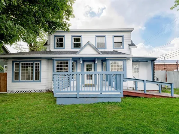 104 E 3rd St, Sheridan, IN 46069