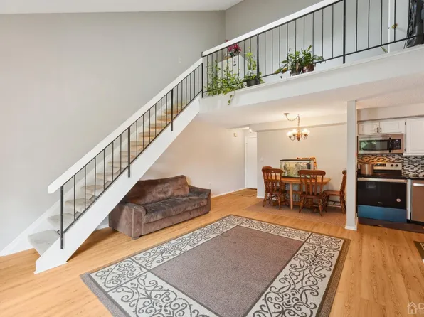 1204 Aspen Dr, Plainsboro, NJ 08536