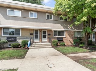606 S Milwaukee Ave APT B, Libertyville, IL 60048