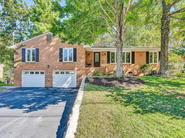 5954 Flamingo Dr, Roanoke, VA 24018