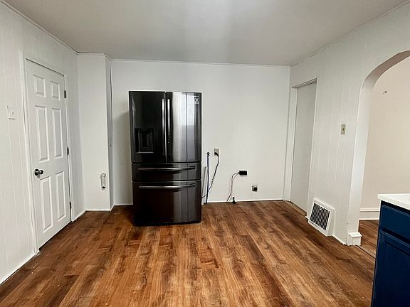 2nd image of 639 N Franklin St
