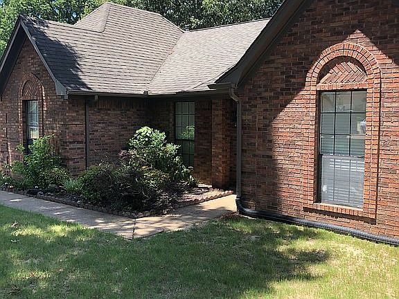 3rd image of 966 Pine Wood Pl