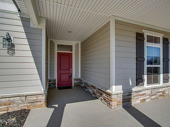 4th image of 403 Sycamore Pl