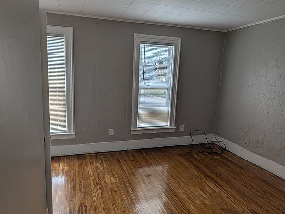 4th image of 114 Elmwood Ave Unit 3