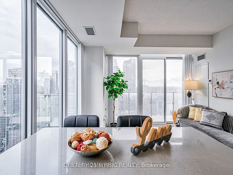 50 Wellesley St E #4002 — Photo 12