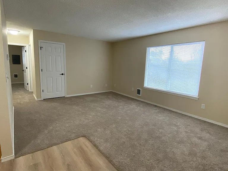 2619 NE Halsey St — Photo 8