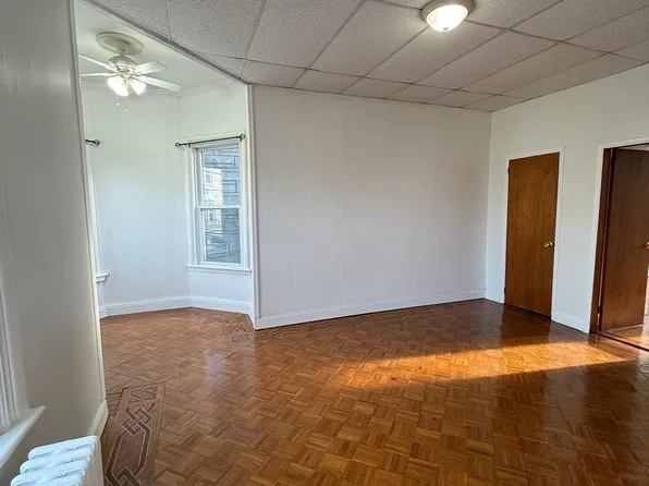 207 Jewett Avenue image 6 of 14