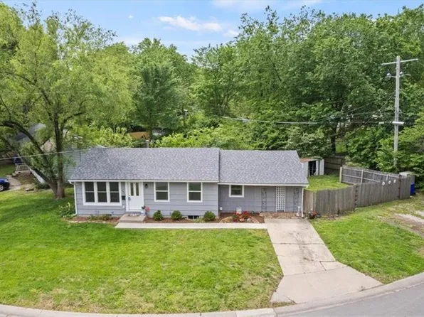 301 S Sunset Dr, Olathe, KS 66061