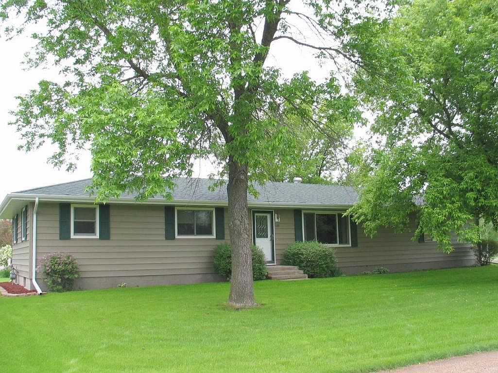 533 Broadway St, Thompson, ND 58278 Zillow