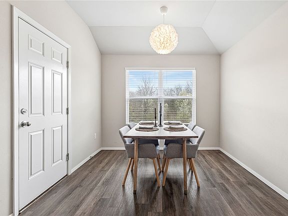 5th image of 1127 E Sparrow Cir