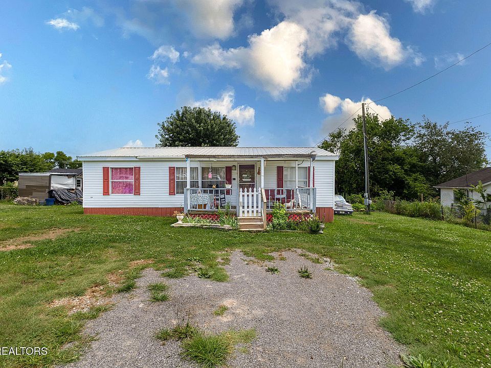 1st image of 935 Summer St