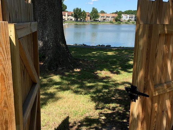 yard opens to lake