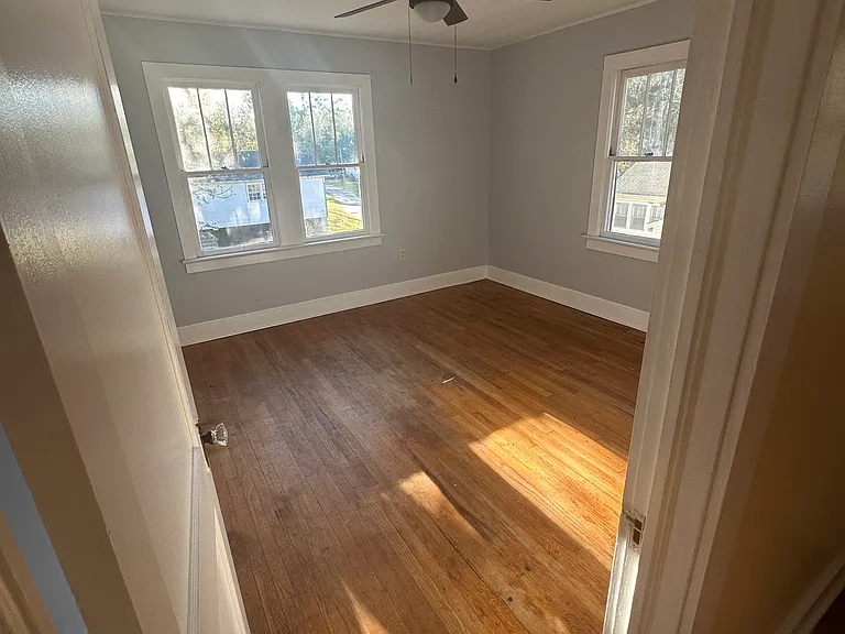 93 W Railroad St #B — Photo 4