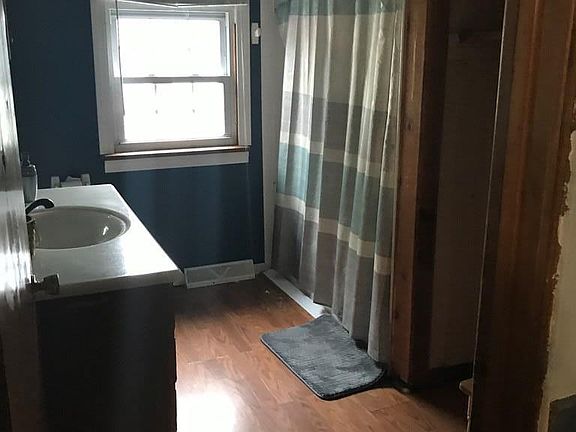3rd image of 676 Congress St #Stw3-p14