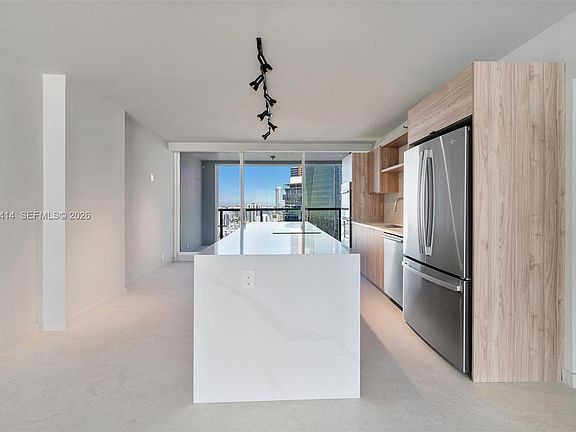 3rd image of 1541 Brickell Ave #B3503