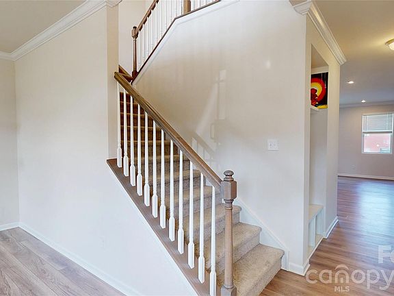 4th image of 1714 Woodend Dr