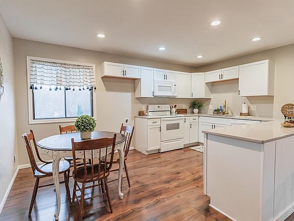 5th image of 12 Pinehurst Cir