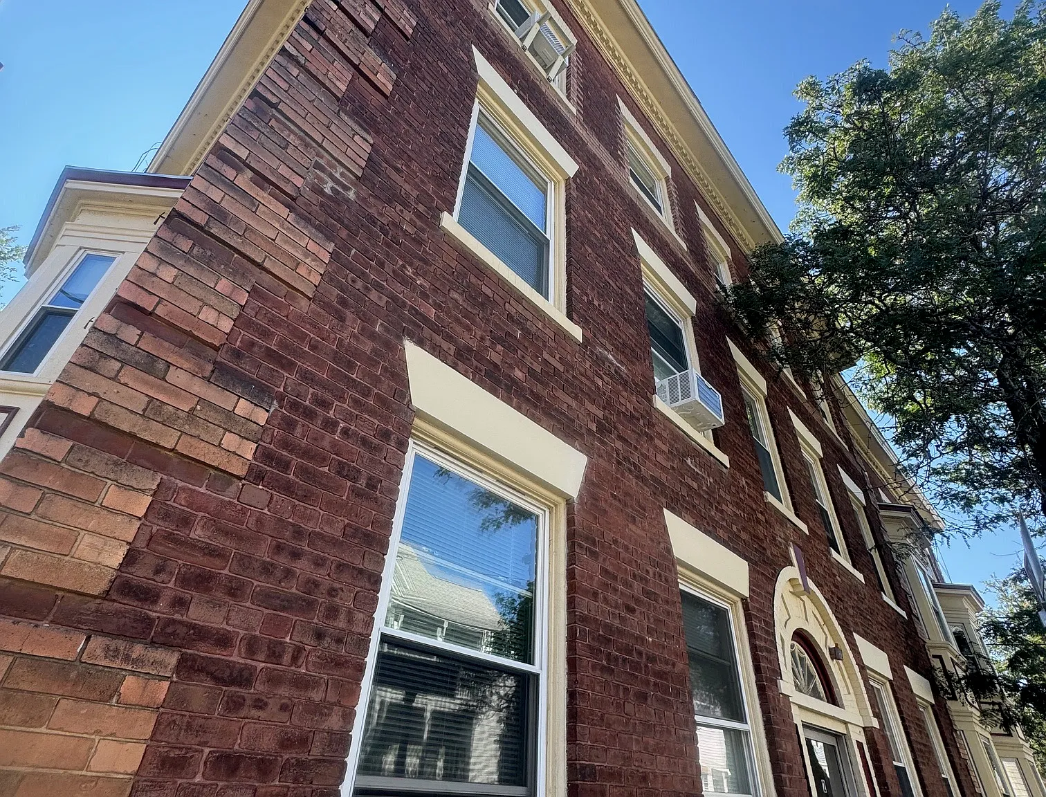 3 bed, 1.5 bath, 900 sqft, $3,450 — Photo 1