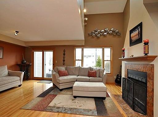 2nd image of 39 Whaler Ln