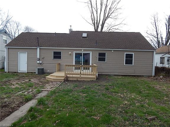 2nd image of 740 Oliver St