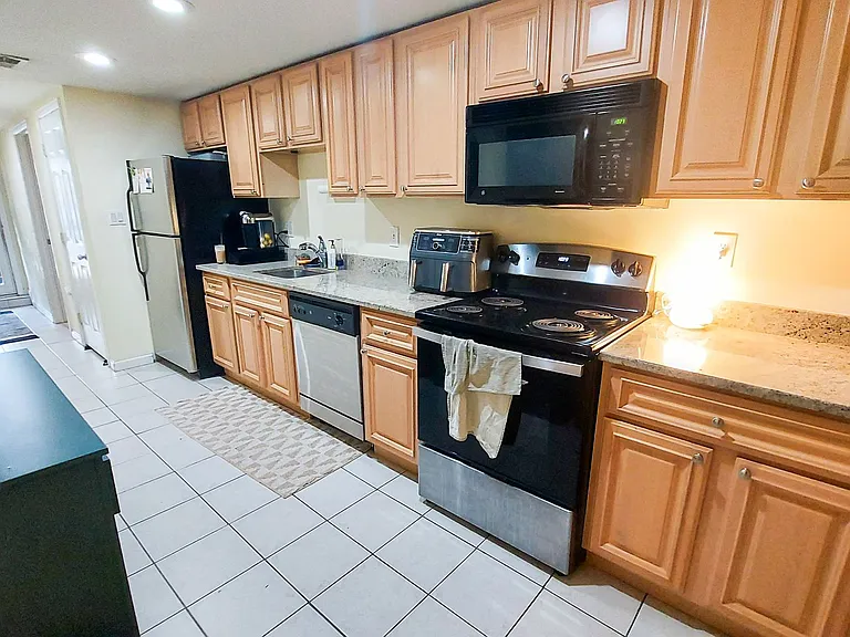 2719 Ontario Rd NW — Photo 9