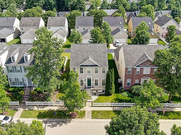 3rd image of 40 Scarborough Village Dr