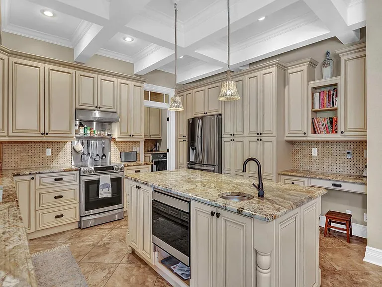 2230 Seaside St — Photo 10