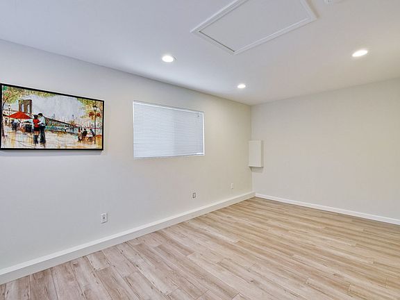 5th image of 1676 Blue Jay Dr #B