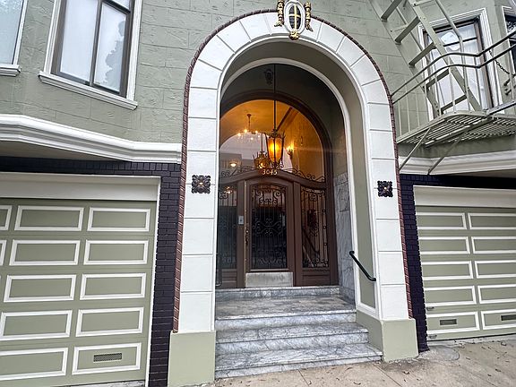 2nd image of 3045 Franklin St #103