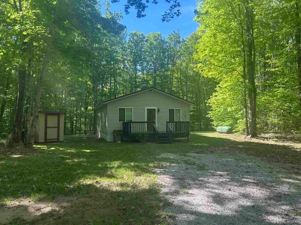 285 N Round Lake Rd, Wetmore, MI 49895