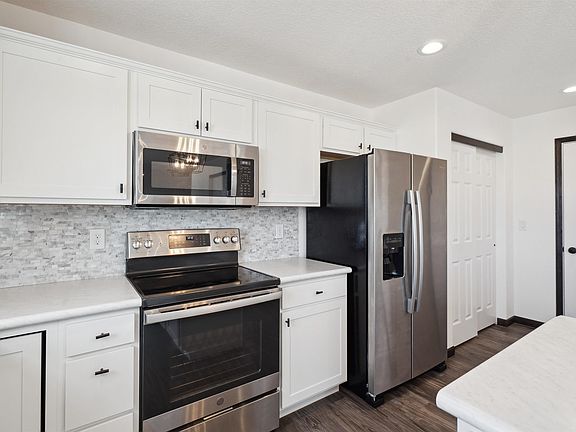 3rd image of 1229 1st St SE