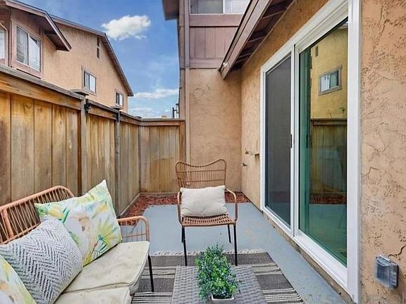 3rd image of 1316 W San Ysidro Blvd Unit A