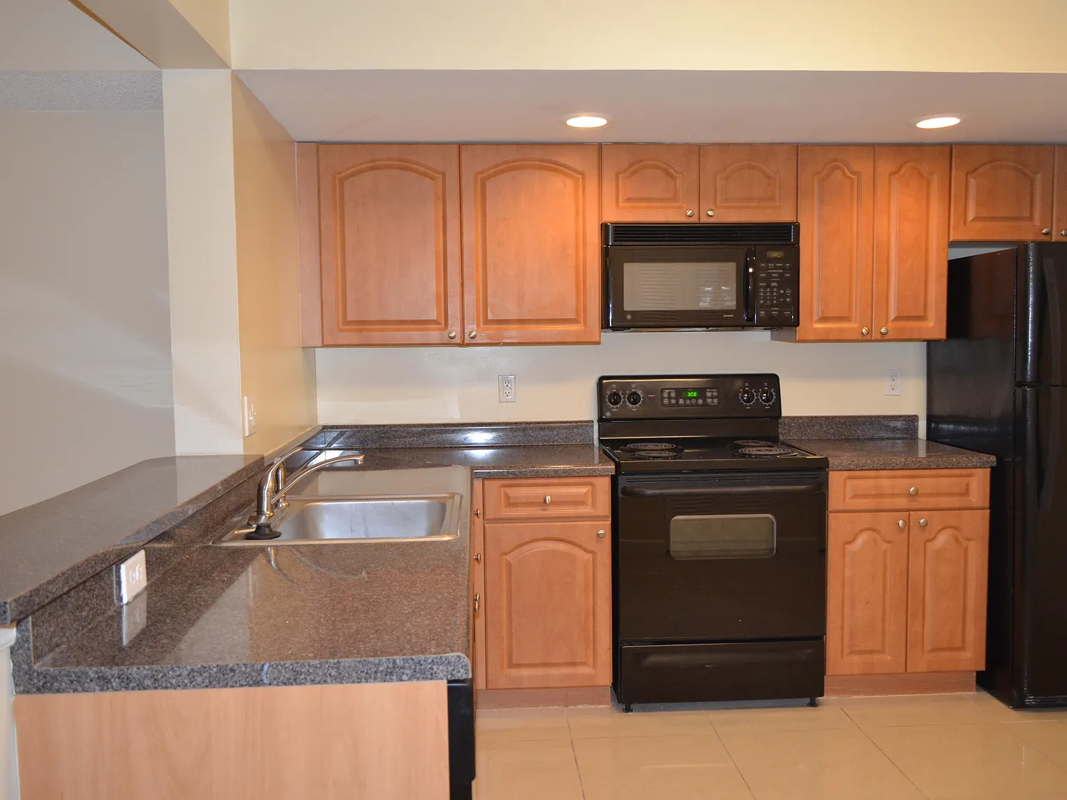 2 bed, 2.0 bath, 1133 sqft, $2,200 — Photo 3