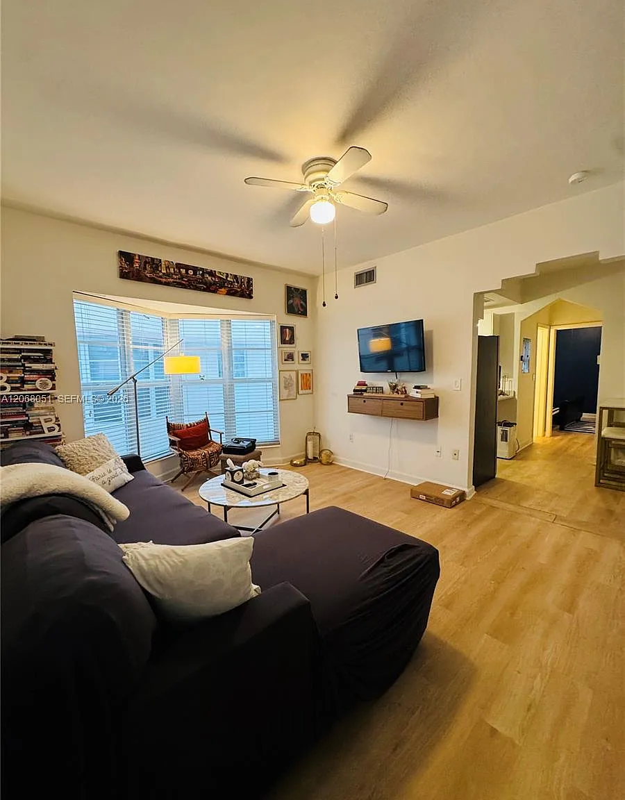 The Chelsea Condo Desc — Photo 2