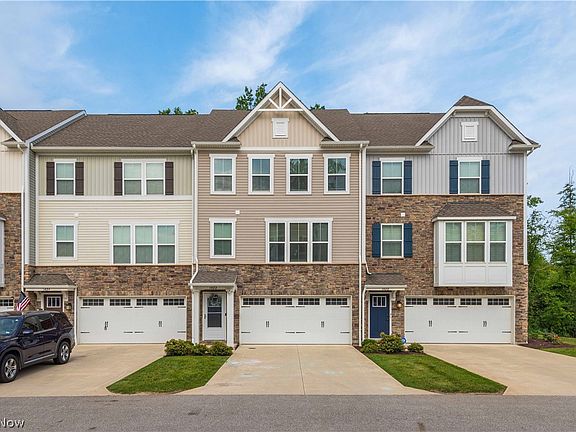 3rd image of 1422 Chateau Pl