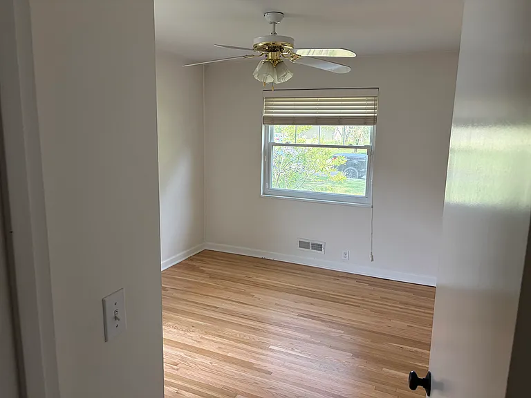 1481 Westminster Dr — Photo 8