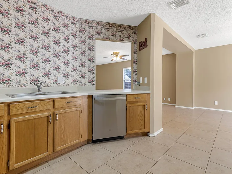 6315 Regency Ln — Photo 14