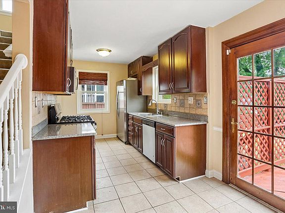 5th image of 2806 Hardy Ave