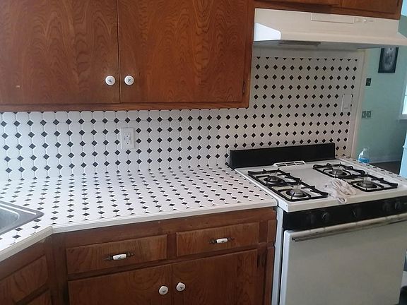 3rd image of 127 Bennett Ave