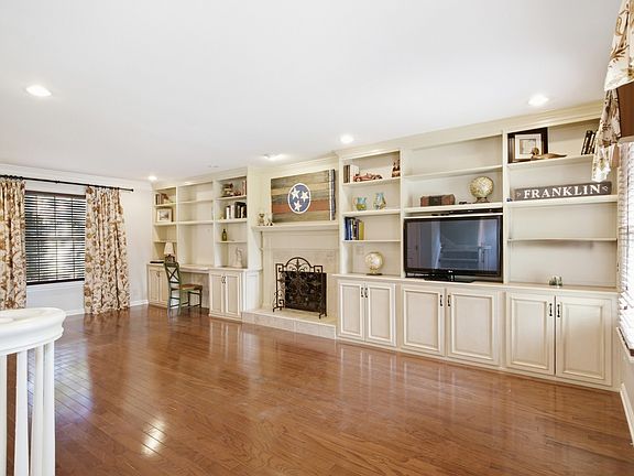 5th image of 700 Branch Ct