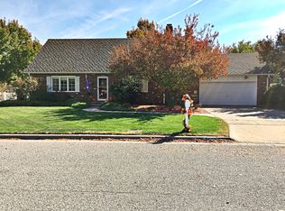 805 Bannock Burn Rd, Hutchinson, KS 67502