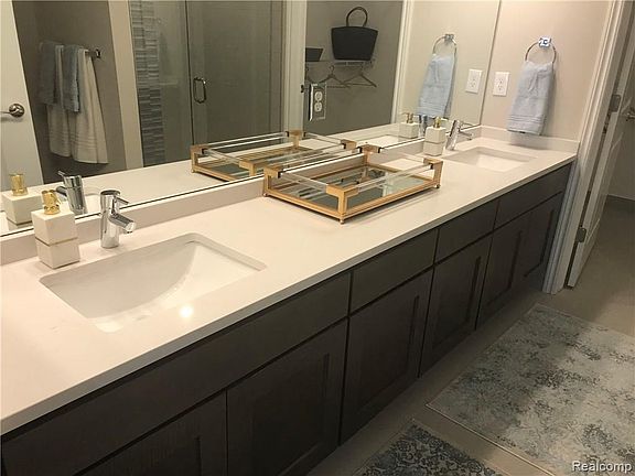 3rd image of 3003 Sandalwood Court Vlg
