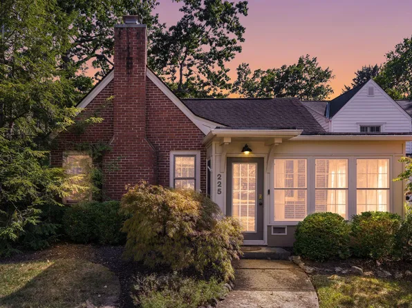 225 W Weisheimer Rd, Columbus, OH 43214